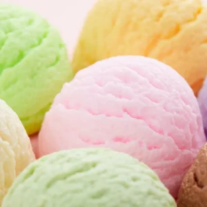 Bolas de helado de colores pastel